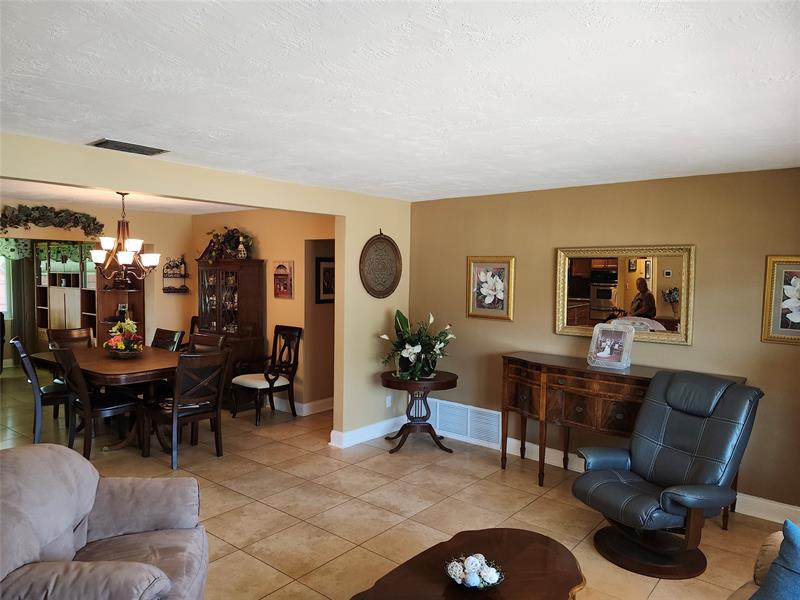Image 7 of 40 For 600 93rd Ave