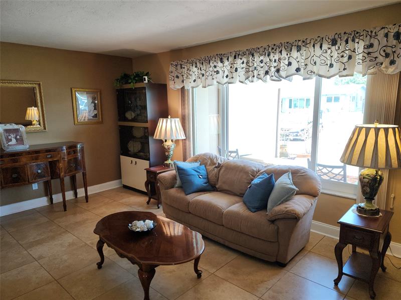 Image 8 of 40 For 600 93rd Ave