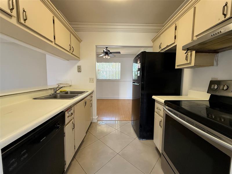 Image 15 of 18 For 10762 La Placida Dr  7-306