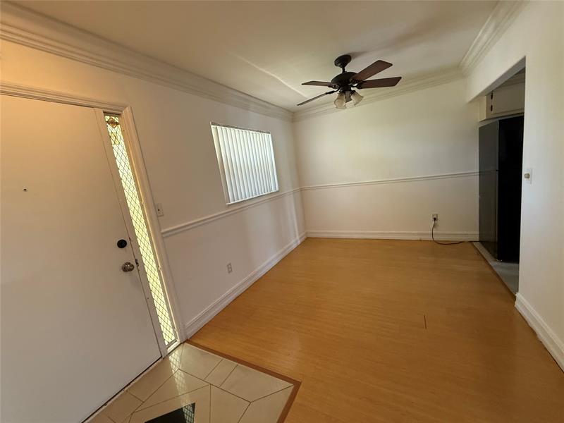 Image 6 of 18 For 10762 La Placida Dr  7-306