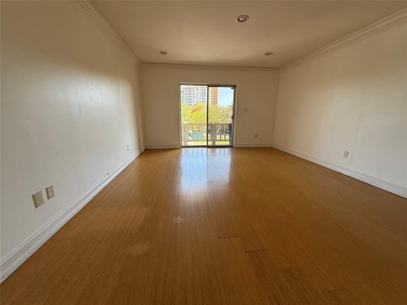 Image 7 of 18 For 10762 La Placida Dr  7-306