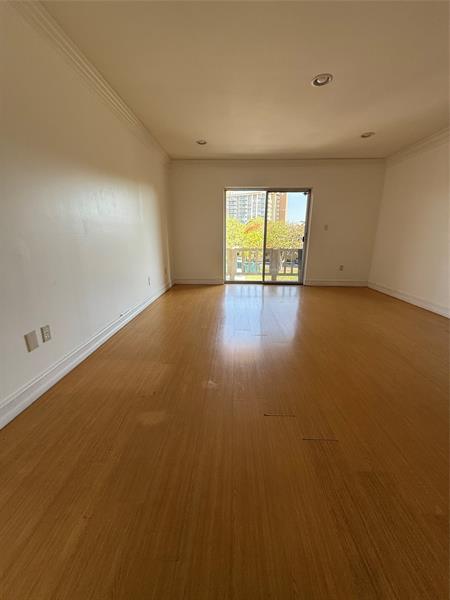 Image 8 of 18 For 10762 La Placida Dr  7-306