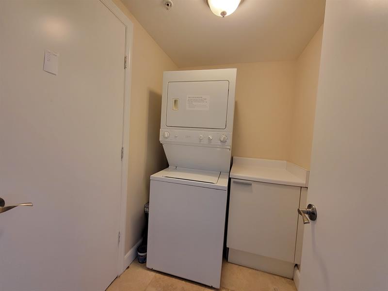 Image 11 of 12 For 15051 Royal Oaks Ln  902