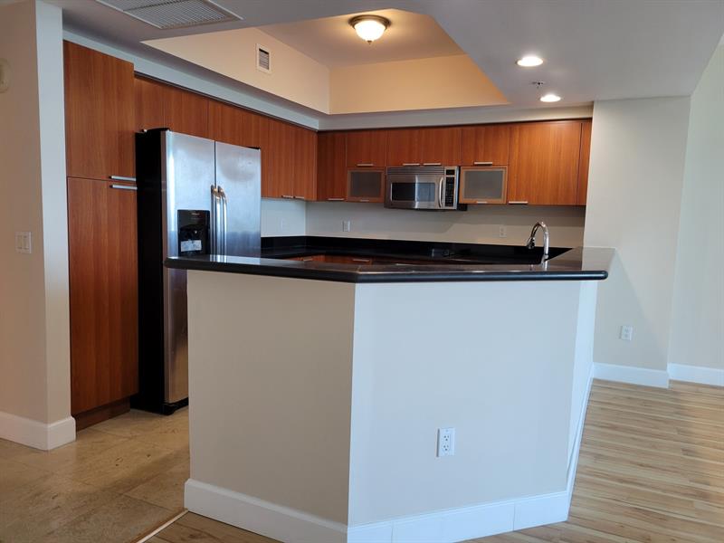 Image 3 of 12 For 15051 Royal Oaks Ln  902