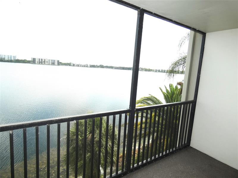 Image 10 of 22 For 116 Lake Emerald Dr  302