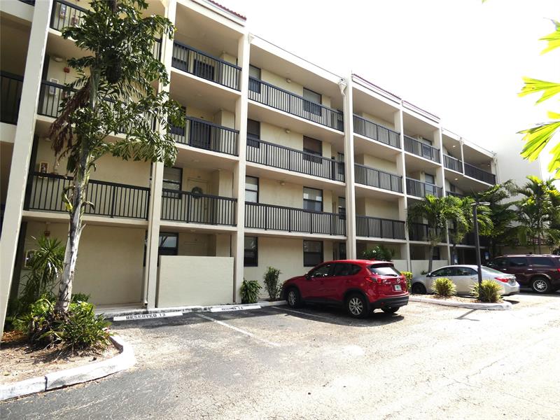 Image 13 of 22 For 116 Lake Emerald Dr  302