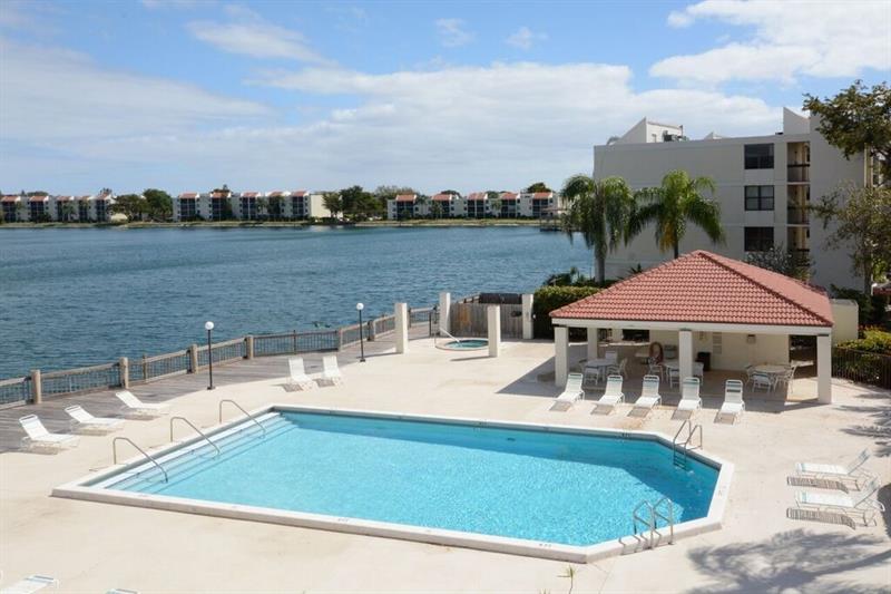 Image 16 of 22 For 116 Lake Emerald Dr  302