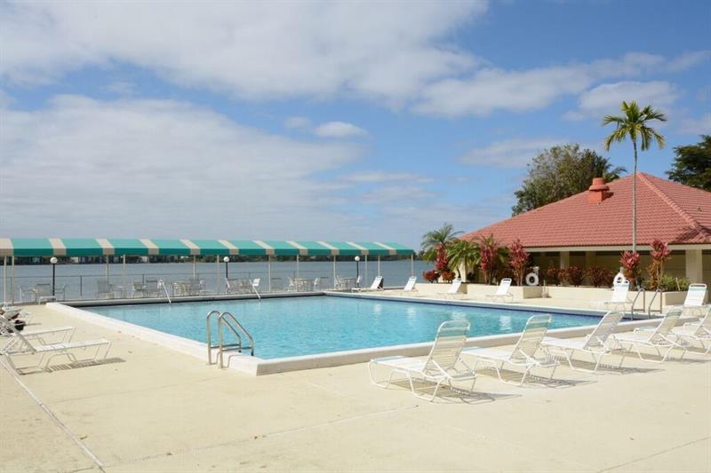 Image 17 of 22 For 116 Lake Emerald Dr  302