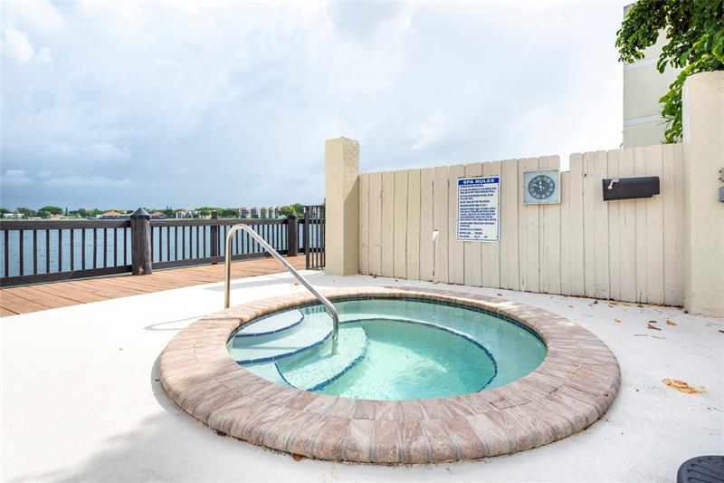 Image 21 of 22 For 116 Lake Emerald Dr  302