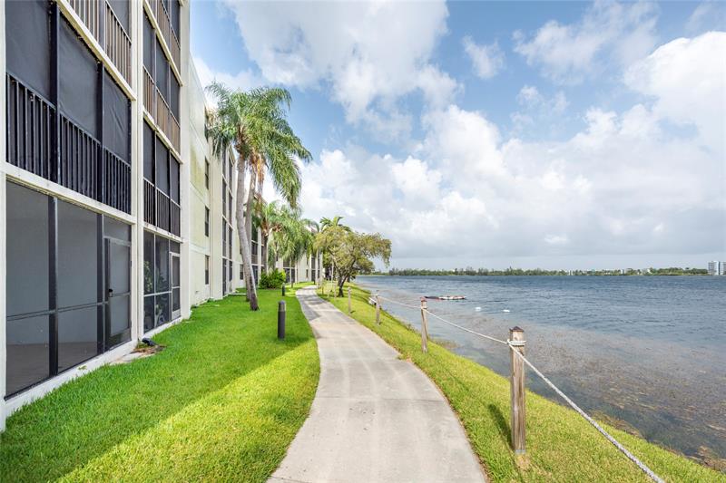 Image 22 of 22 For 116 Lake Emerald Dr  302