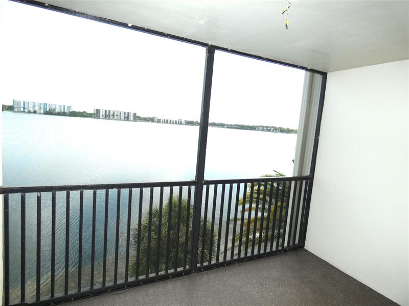 Image 3 of 22 For 116 Lake Emerald Dr  302