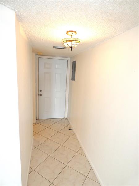 Image 6 of 22 For 116 Lake Emerald Dr  302