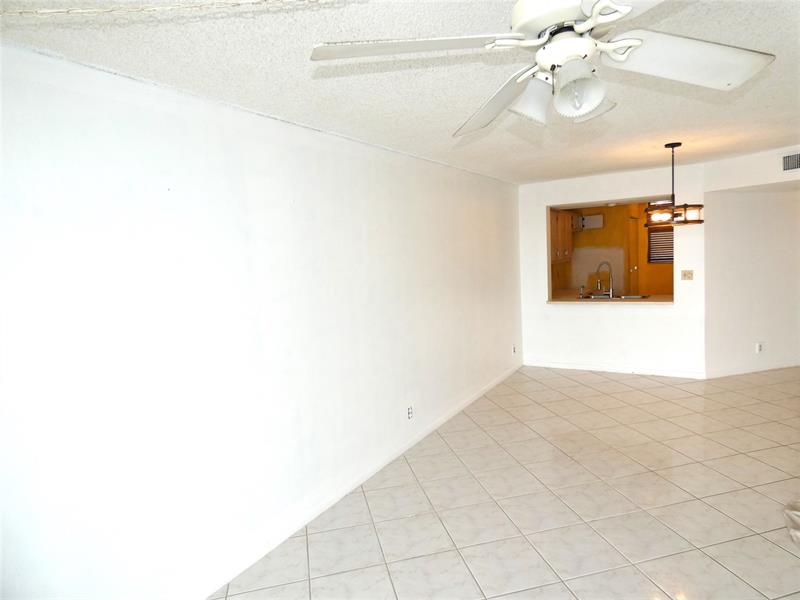 Image 7 of 22 For 116 Lake Emerald Dr  302