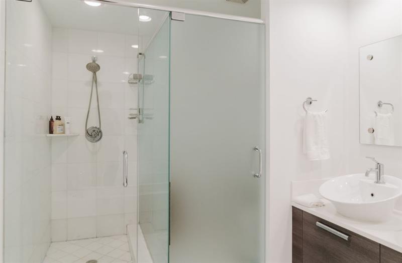 Image 29 of 43 For 2950 188th St  421