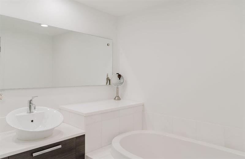 Image 30 of 43 For 2950 188th St  421