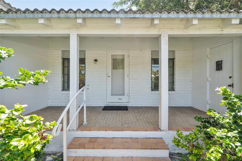 Image 18 of 27 For 739 Victoria Park Rd