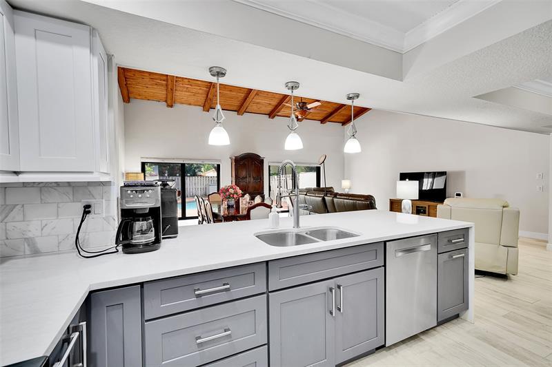 Image 11 of 46 For 3319 Oak Dr  3319