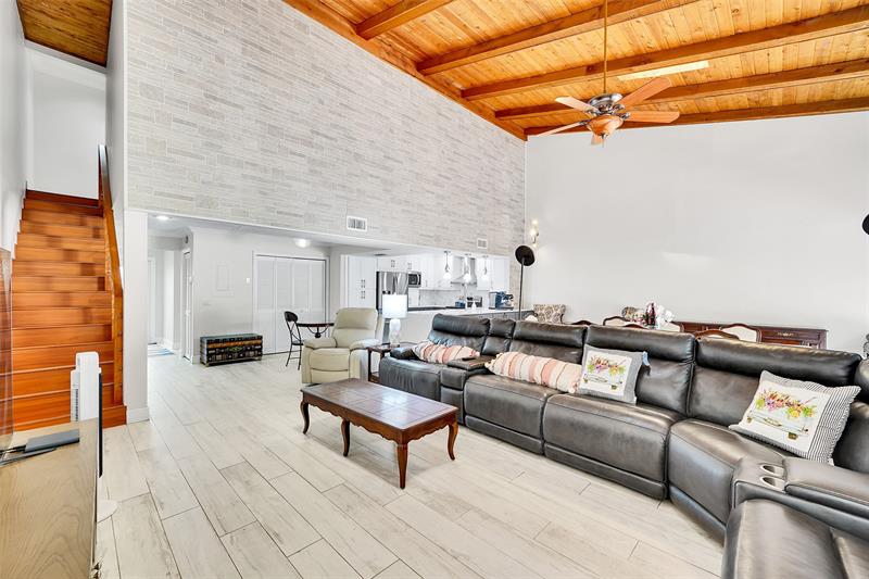 Image 17 of 46 For 3319 Oak Dr  3319