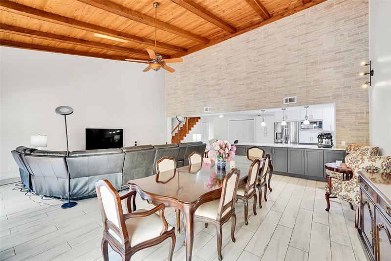 Image 18 of 46 For 3319 Oak Dr  3319