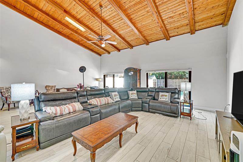 Image 21 of 46 For 3319 Oak Dr  3319