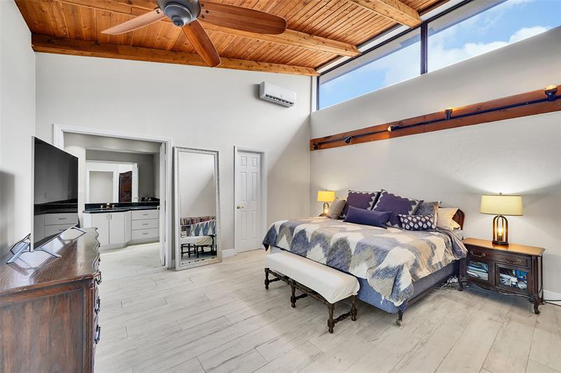 Image 23 of 46 For 3319 Oak Dr  3319