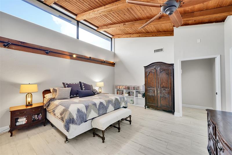 Image 24 of 46 For 3319 Oak Dr  3319