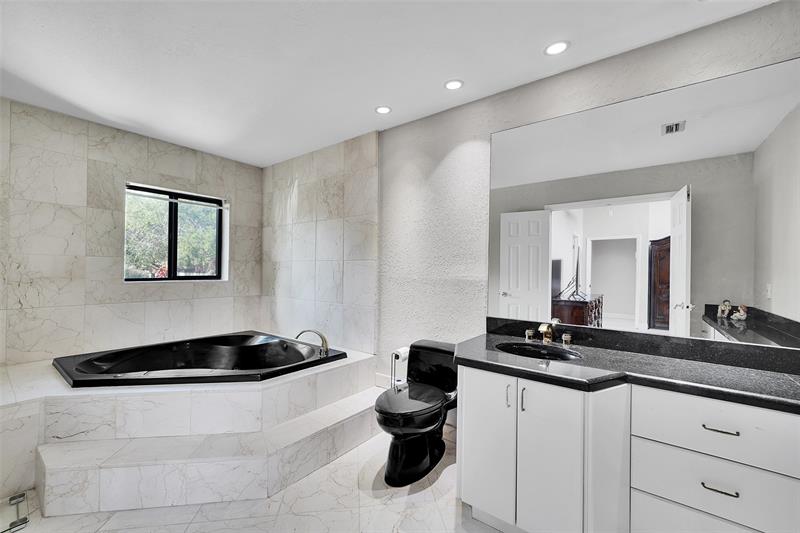 Image 26 of 46 For 3319 Oak Dr  3319