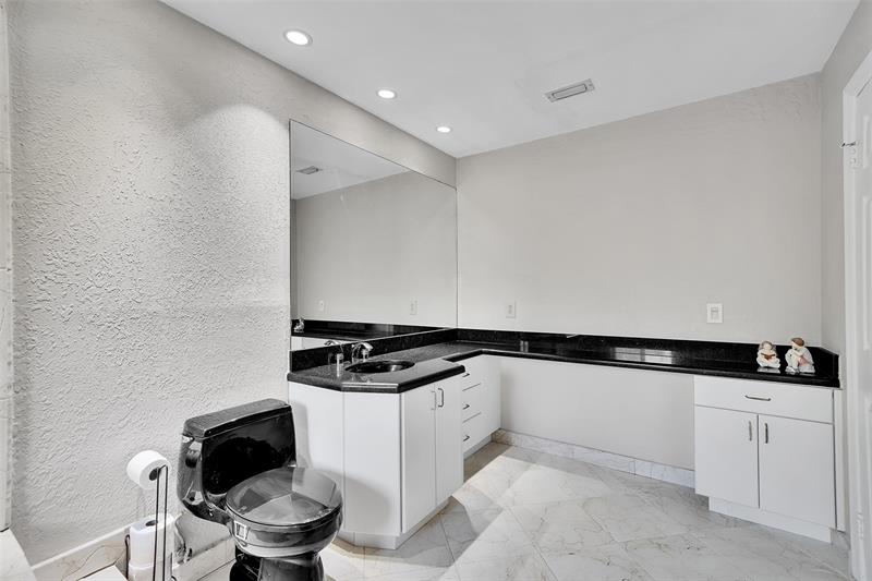 Image 27 of 46 For 3319 Oak Dr  3319