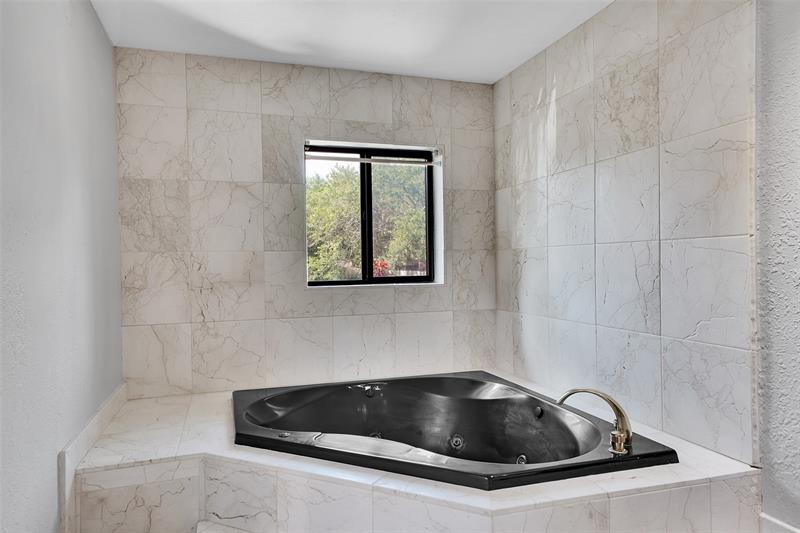 Image 28 of 46 For 3319 Oak Dr  3319