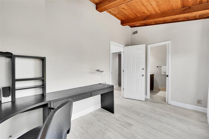 Image 32 of 46 For 3319 Oak Dr  3319