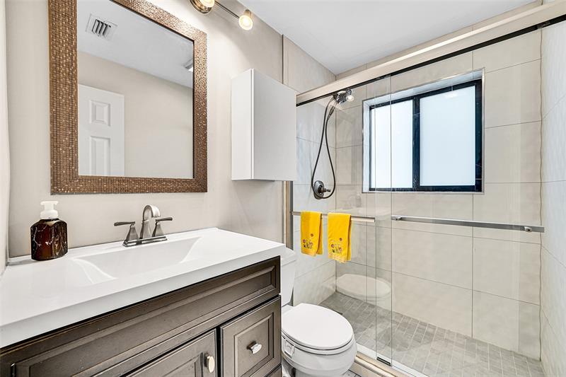 Image 6 of 46 For 3319 Oak Dr  3319