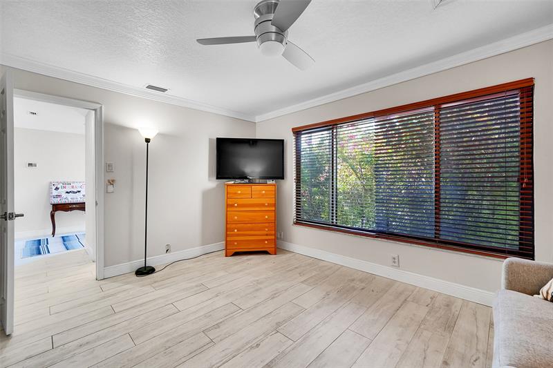 Image 8 of 46 For 3319 Oak Dr  3319