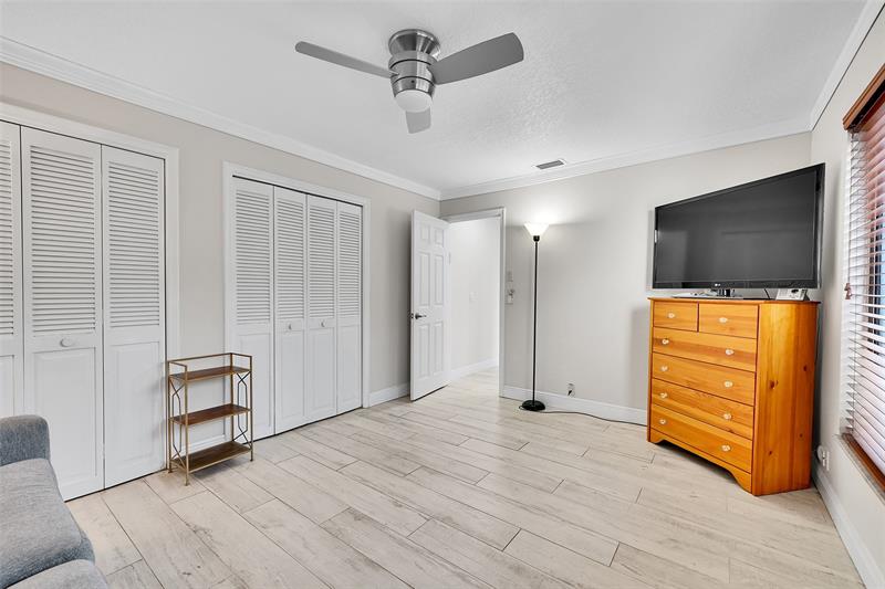 Image 9 of 46 For 3319 Oak Dr  3319