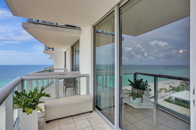 Image 15 of 27 For 18683 Collins Ave  1404