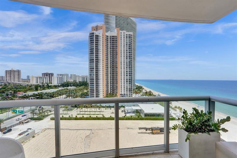 Image 16 of 27 For 18683 Collins Ave  1404