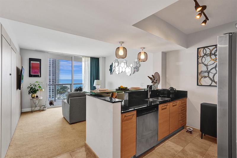 Image 18 of 27 For 18683 Collins Ave  1404