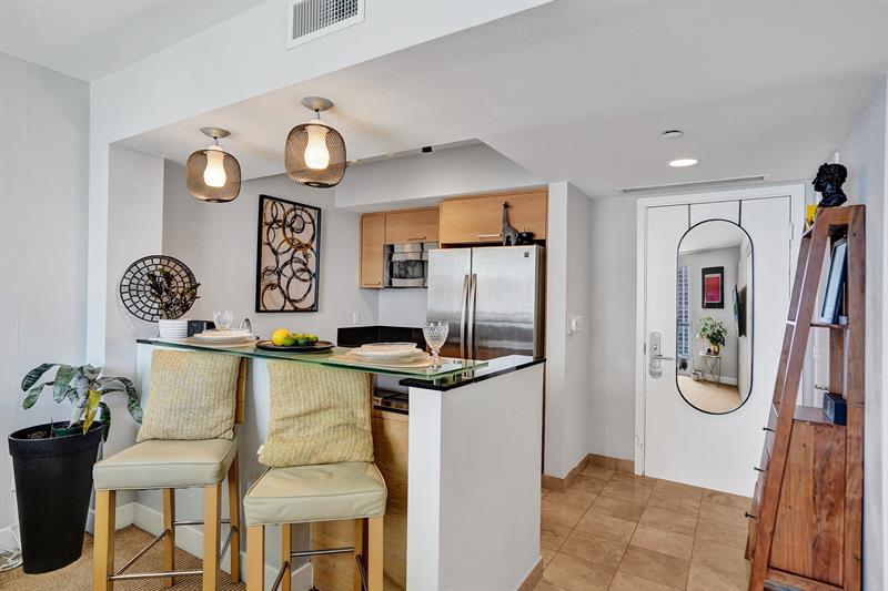 Image 19 of 27 For 18683 Collins Ave  1404