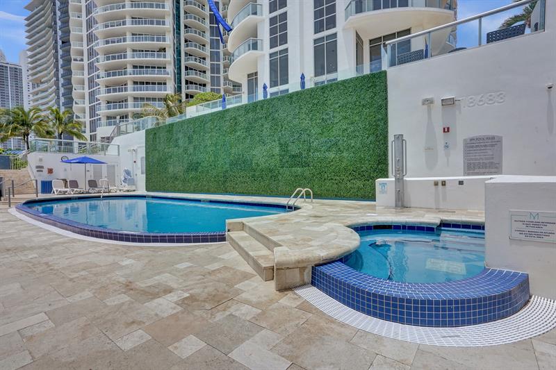 Image 4 of 27 For 18683 Collins Ave  1404