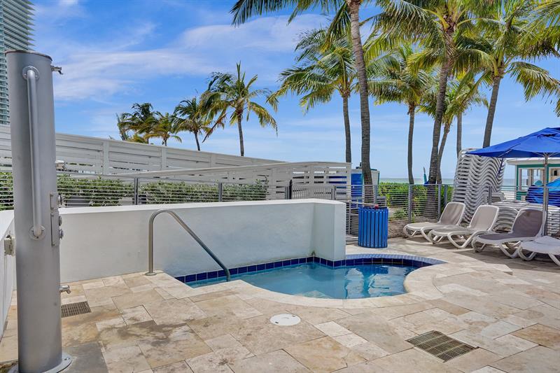 Image 5 of 27 For 18683 Collins Ave  1404