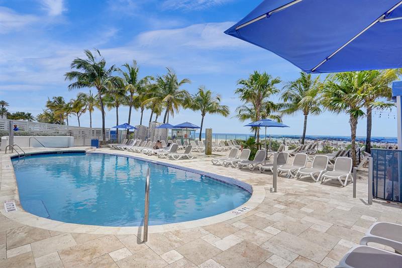 Image 6 of 27 For 18683 Collins Ave  1404