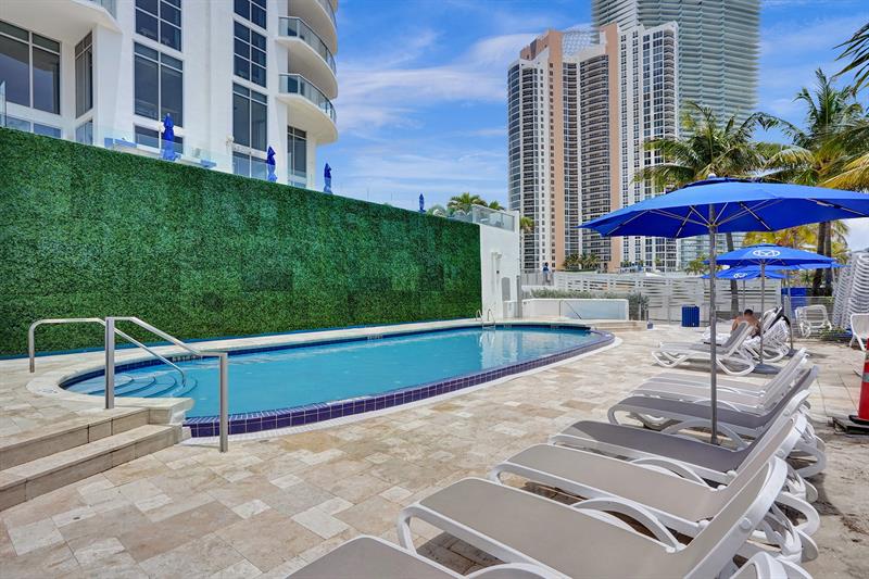 Image 8 of 27 For 18683 Collins Ave  1404