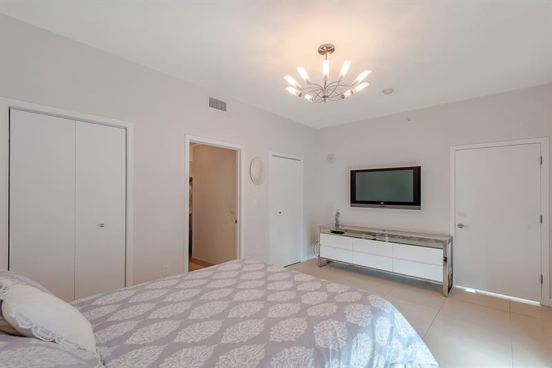 Image 15 of 19 For 1111 1st Ave  Ph3920