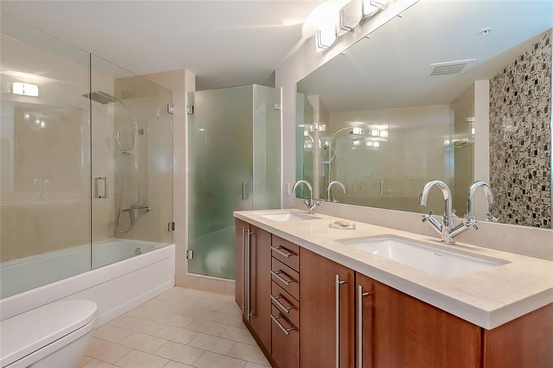 Image 16 of 19 For 1111 1st Ave  Ph3920