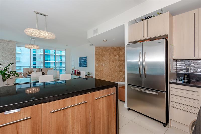 Image 6 of 19 For 1111 1st Ave  Ph3920