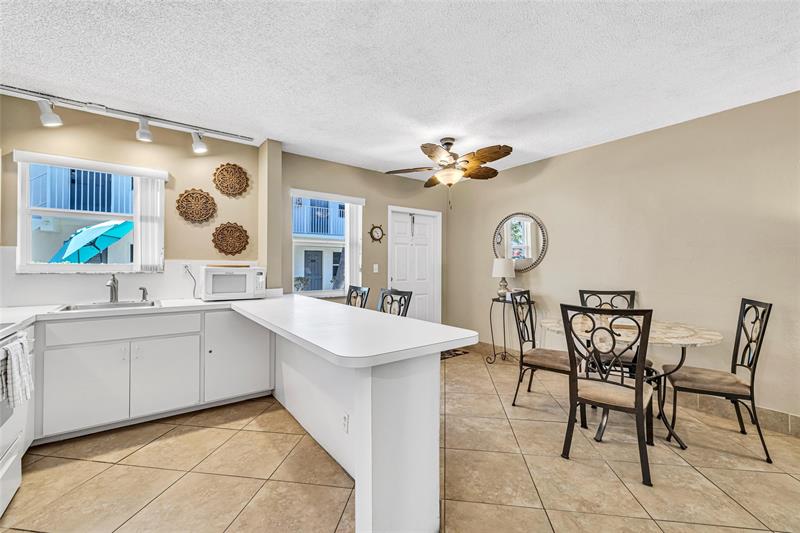 Image 11 of 32 For 4520 El Mar Dr  2