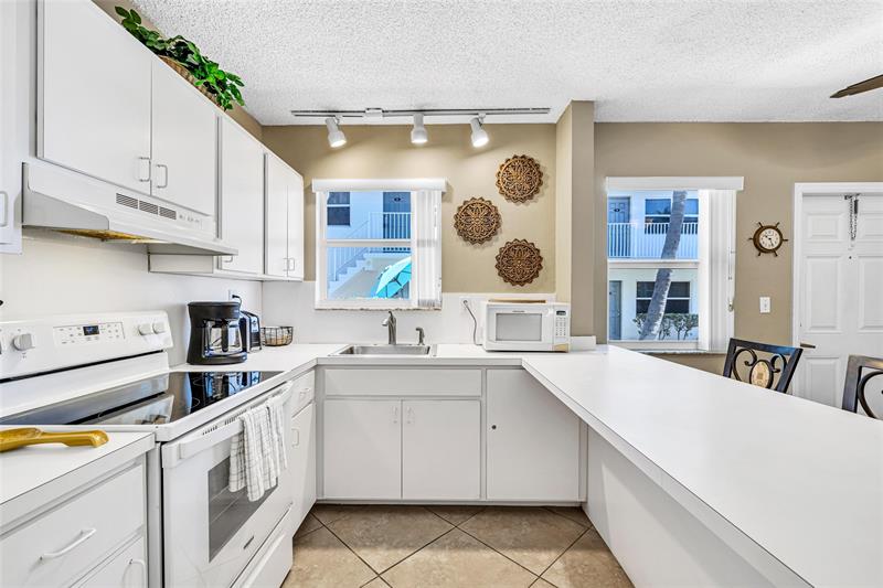 Image 12 of 32 For 4520 El Mar Dr  2