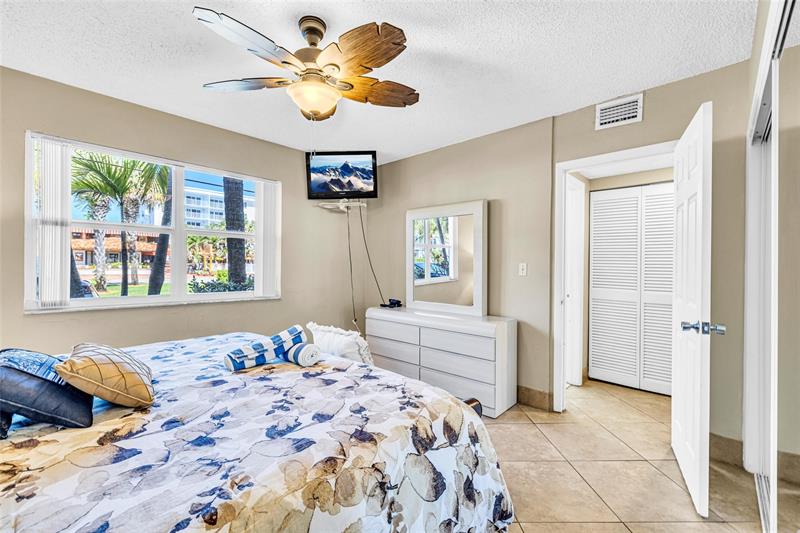 Image 14 of 32 For 4520 El Mar Dr  2