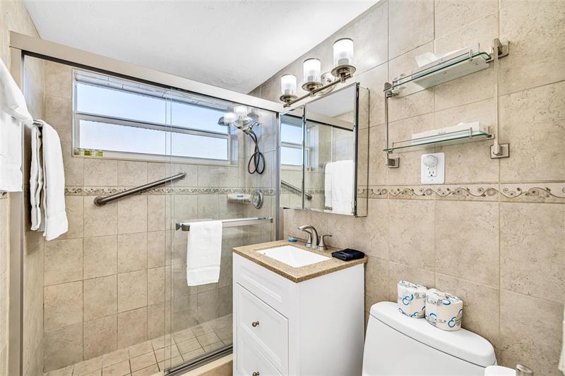 Image 16 of 32 For 4520 El Mar Dr  2