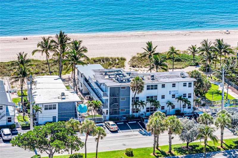 Image 21 of 32 For 4520 El Mar Dr  2