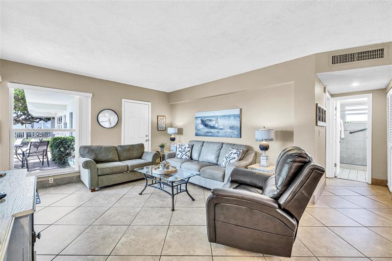 Image 3 of 32 For 4520 El Mar Dr  2